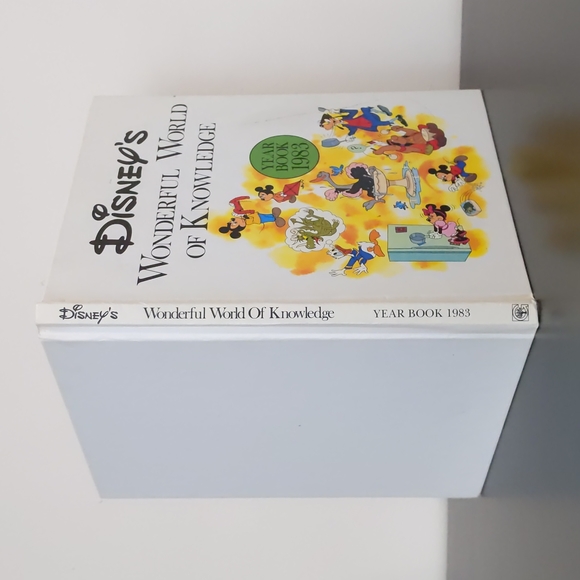 Vintage Disney's Wonderful World of Year Book 1983 - Picture 2 of 11